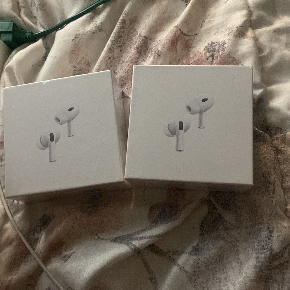 AirPods Pro 2nd generation with magsafe charging case usb-c